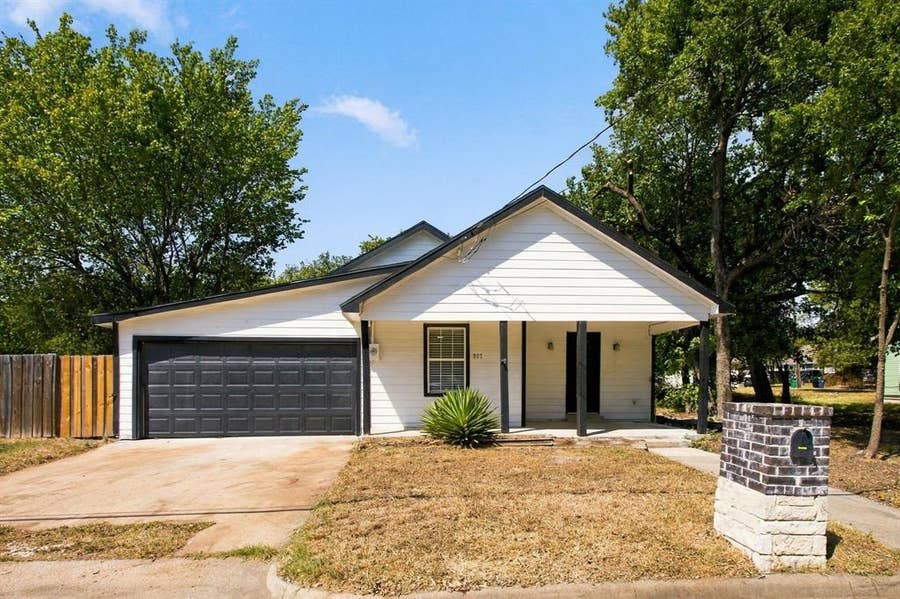 Property photo for 807 Wyatt Street, Waxahachie, TX