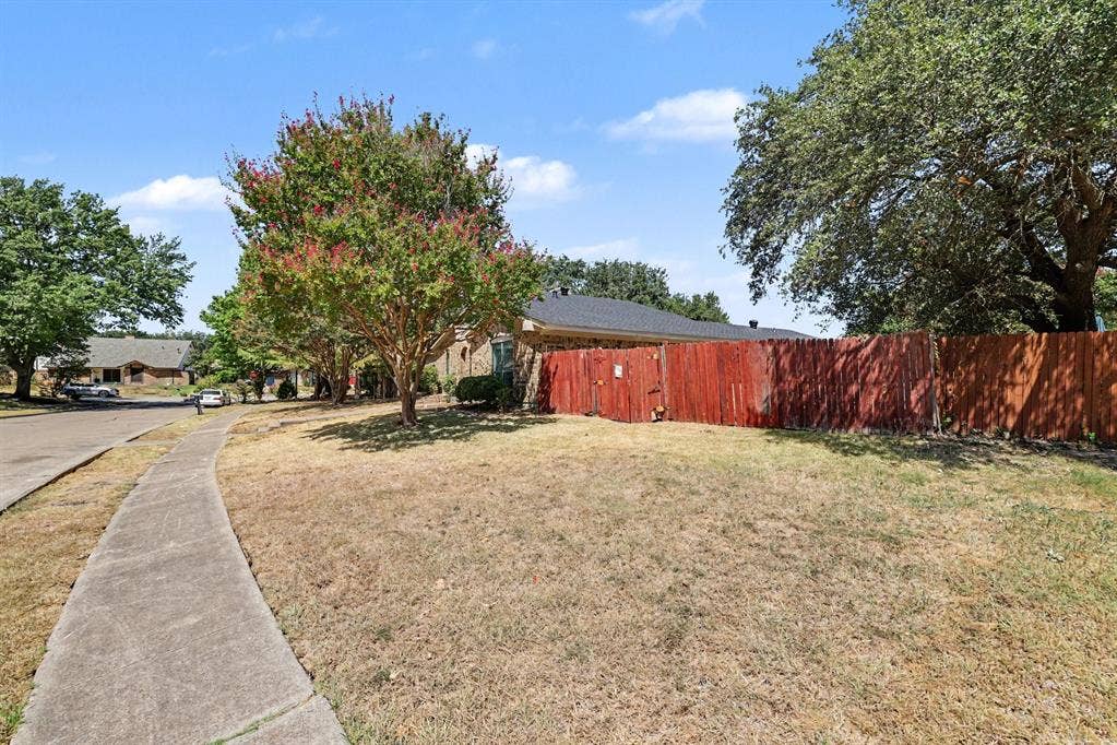 533 San Pedro Drive, Garland, TX 75043 533 San Pedro Drive, Garland, TX 75043