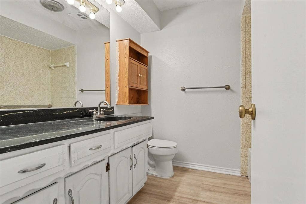 533 San Pedro Drive, Garland, TX 75043 533 San Pedro Drive, Garland, TX 75043