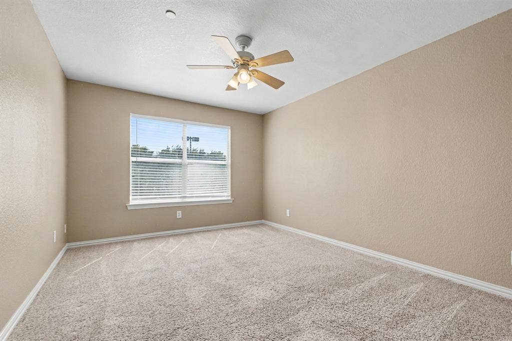 932 Avondale Lane, Plano, TX 75025 932 Avondale Lane, Plano, TX 75025