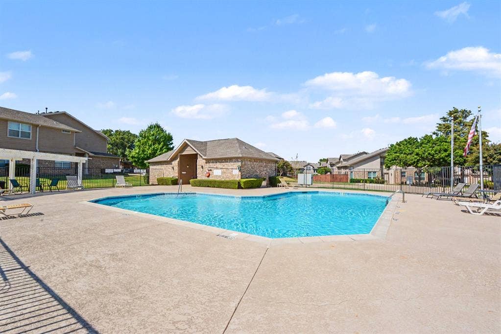 932 Avondale Lane, Plano, TX 75025 932 Avondale Lane, Plano, TX 75025