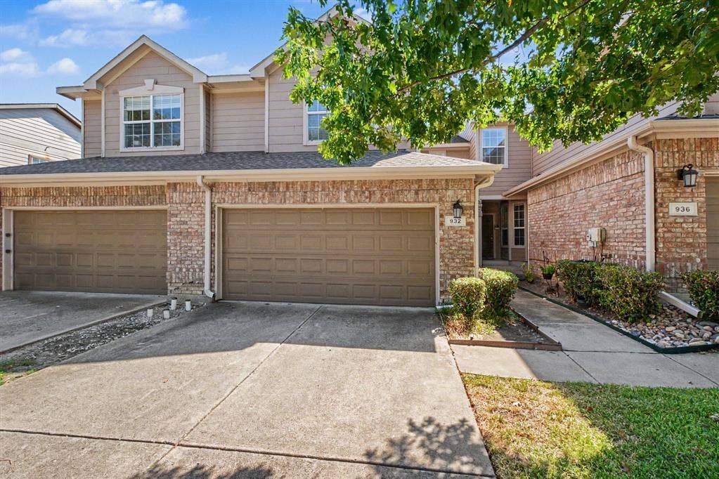 932 Avondale Lane, Plano, TX 75025 932 Avondale Lane, Plano, TX 75025