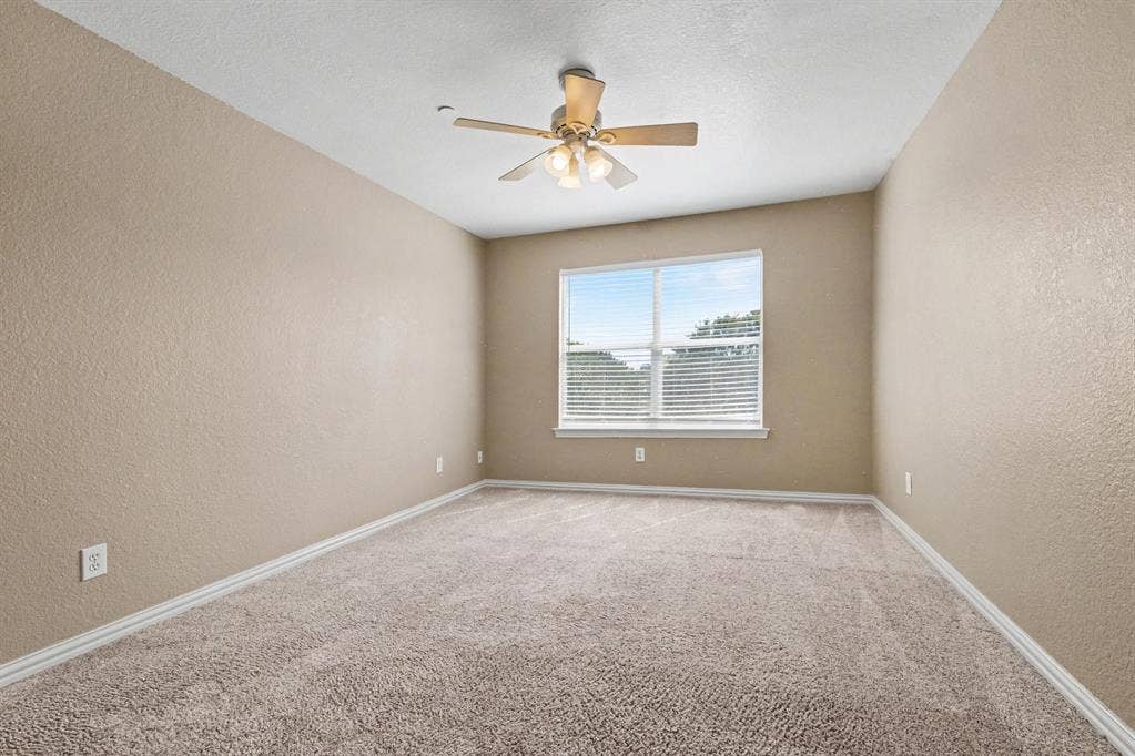 932 Avondale Lane, Plano, TX 75025 932 Avondale Lane, Plano, TX 75025