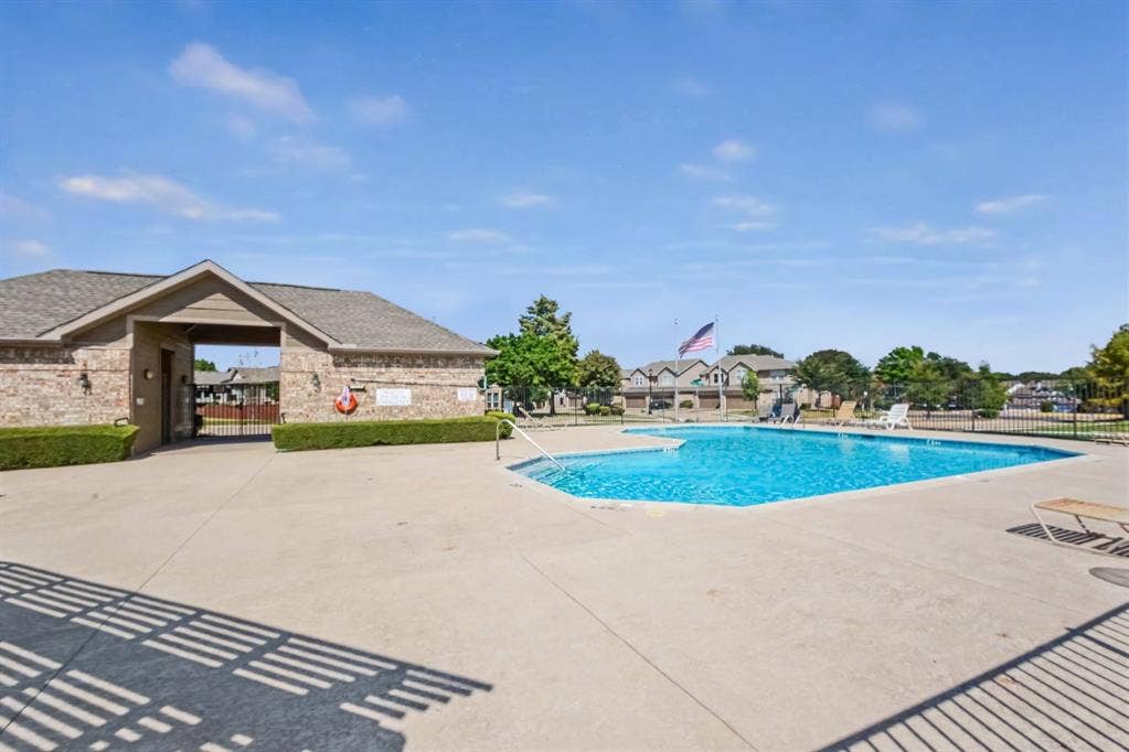 932 Avondale Lane, Plano, TX 75025 932 Avondale Lane, Plano, TX 75025
