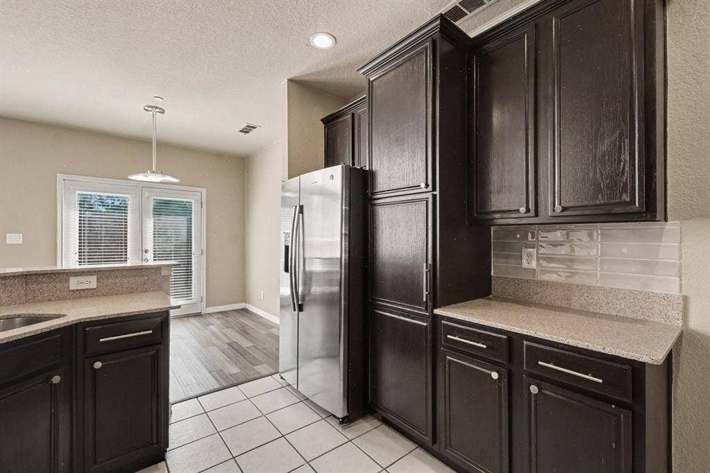 932 Avondale Lane, Plano, TX 75025 932 Avondale Lane, Plano, TX 75025