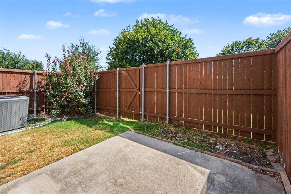 932 Avondale Lane, Plano, TX 75025 932 Avondale Lane, Plano, TX 75025