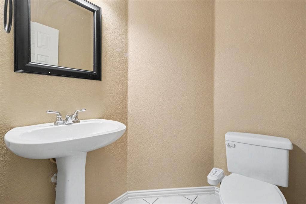 932 Avondale Lane, Plano, TX 75025 932 Avondale Lane, Plano, TX 75025