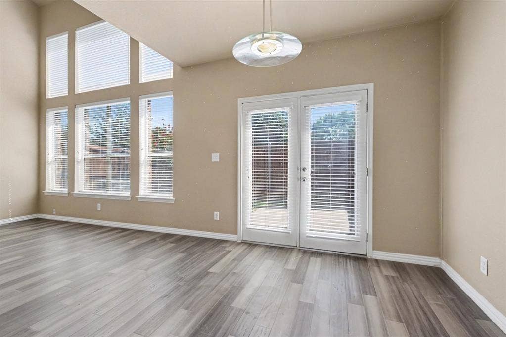 932 Avondale Lane, Plano, TX 75025 932 Avondale Lane, Plano, TX 75025