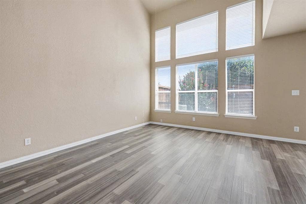 932 Avondale Lane, Plano, TX 75025 932 Avondale Lane, Plano, TX 75025