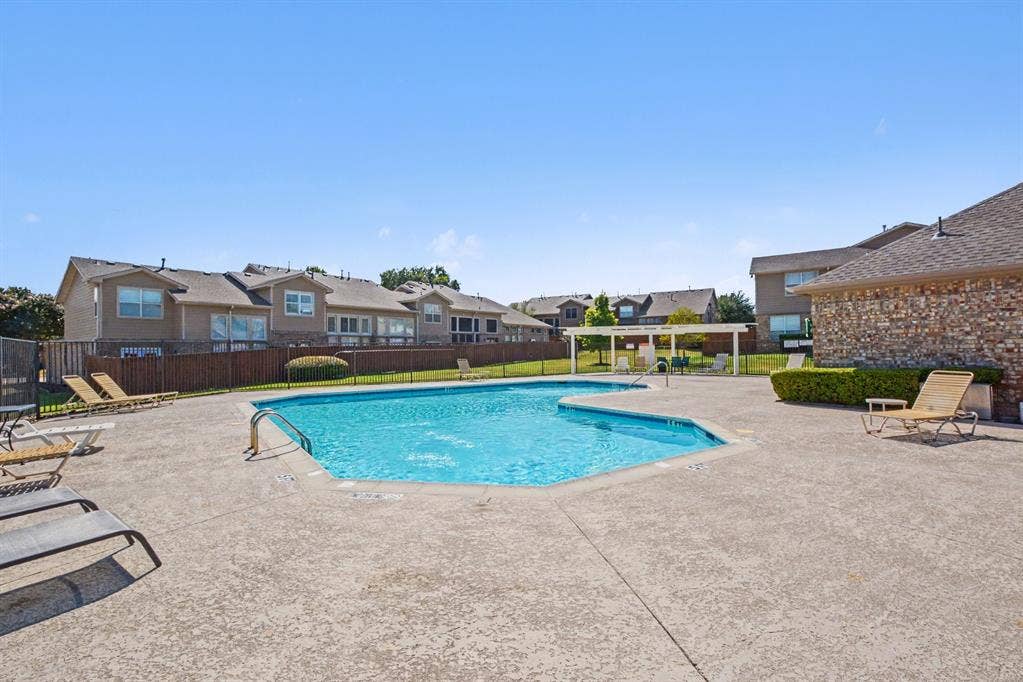 932 Avondale Lane, Plano, TX 75025 932 Avondale Lane, Plano, TX 75025