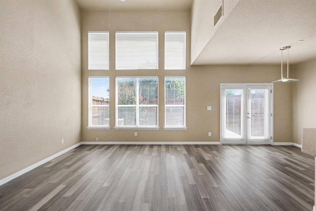 932 Avondale Lane, Plano, TX 75025 932 Avondale Lane, Plano, TX 75025