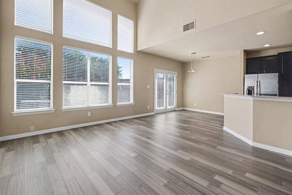932 Avondale Lane, Plano, TX 75025 932 Avondale Lane, Plano, TX 75025