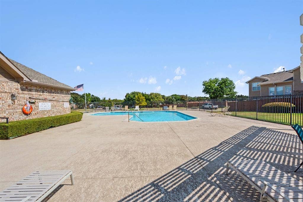 932 Avondale Lane, Plano, TX 75025 932 Avondale Lane, Plano, TX 75025