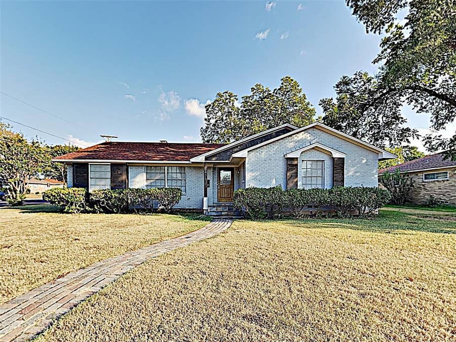 Property photo for 8476 Sweetwood Drive, Dallas, TX