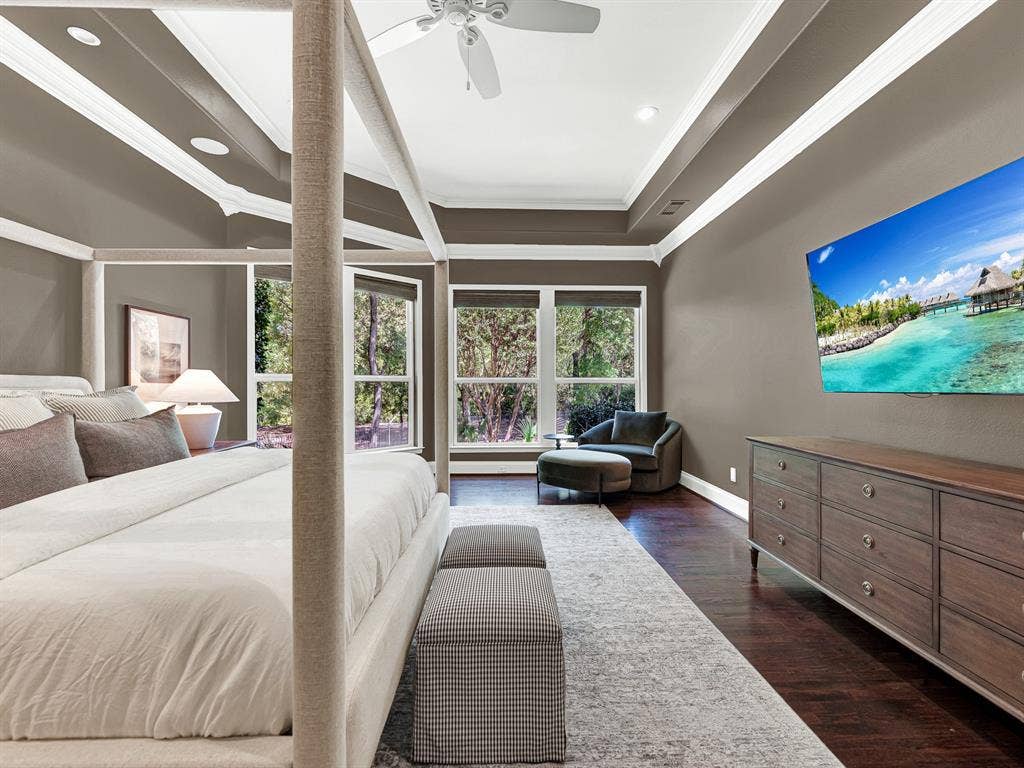 5237 SKY LAKE Drive, Plano, TX 75093 Crisp white baseboards offset warm wall tones that wrap seamlessly into an adjacent private hallway. Enjoy a serene evening retreat watching your favorite show before drifting off to sleep.