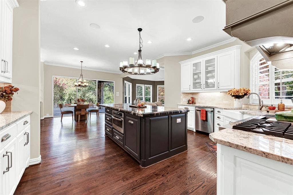 5237 SKY LAKE Drive, Plano, TX 75093 Seamless open circulation links the culinary workspace directly toward garden-facing glass walls. Enjoy a quiet morning espresso while taking in sunshine pouring from the back patio.