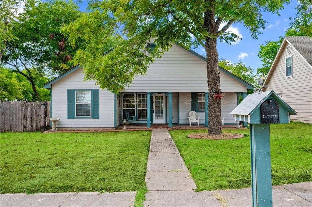 510 E Avenue F, Midlothian, TX 76065 510 E Avenue F, Midlothian, TX 76065