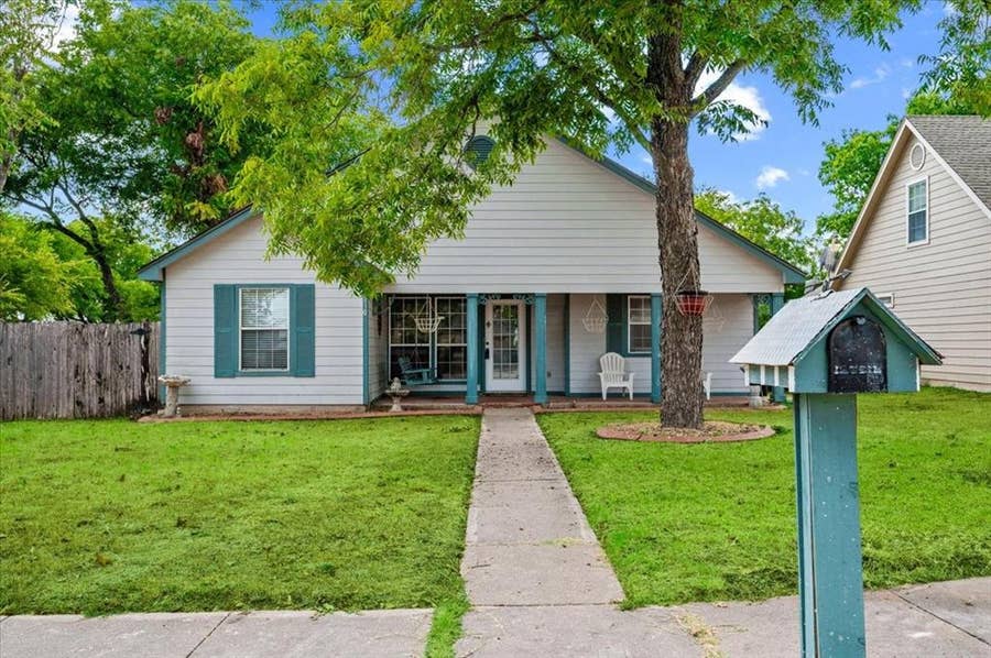 Property photo for 510 E Avenue F, Midlothian, TX
