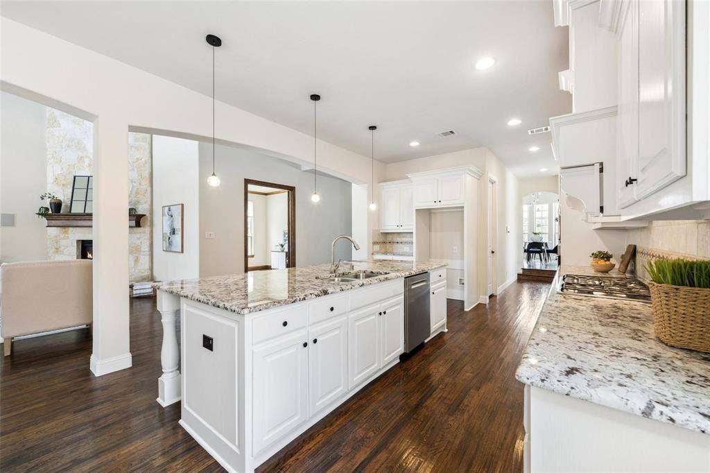 4664 Maverick Way, Carrollton, TX 75010
