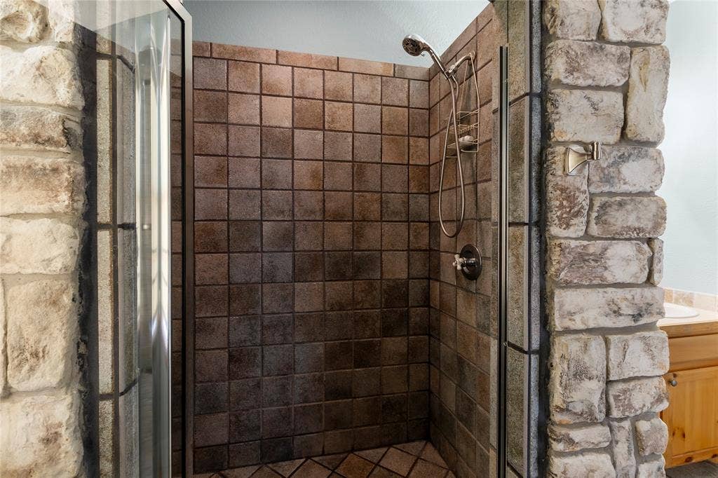 5459 Woodland Shores Drive, Log Cabin, TX 75148 Primary Suite Shower.