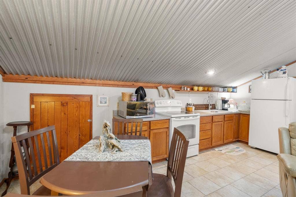 182 Bay Drive, Mabank, TX 75156 182 Bay Drive, Mabank, TX 75156