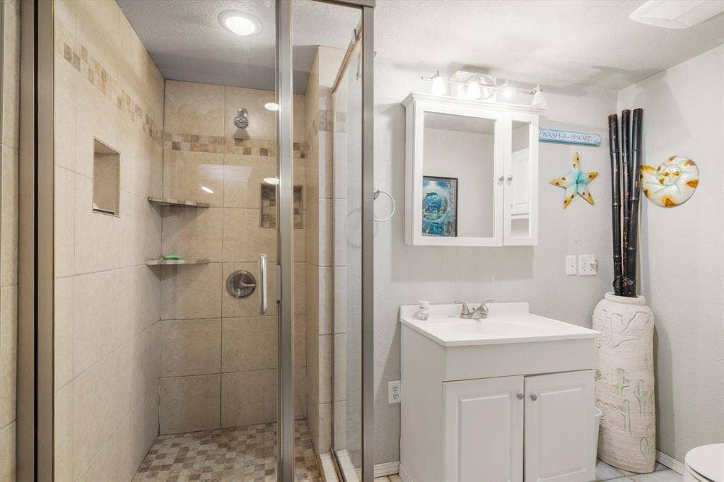 182 Bay Drive, Mabank, TX 75156 182 Bay Drive, Mabank, TX 75156