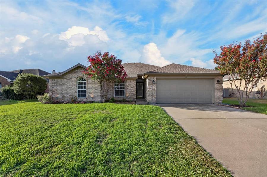 Property photo for 332 Hacienda Drive, Waxahachie, TX
