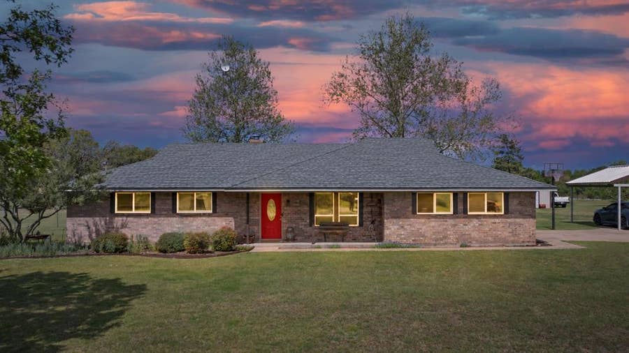 Property photo for 106 Vineyard Street, Weatherford, TX