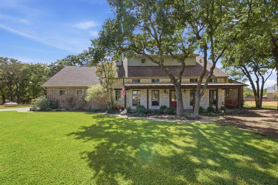 Property photo for 115 Coldwater Creek Lane, Weatherford, TX