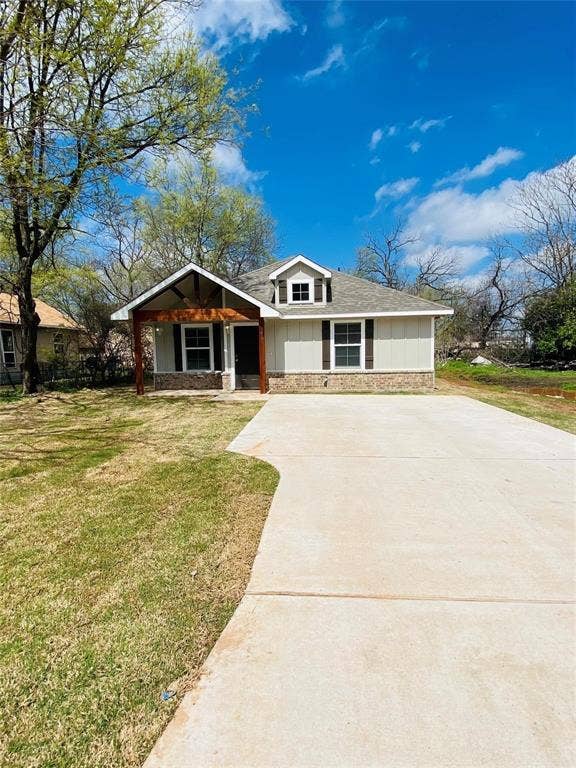 Property photo for 821 W Nelson Street, Denison, TX