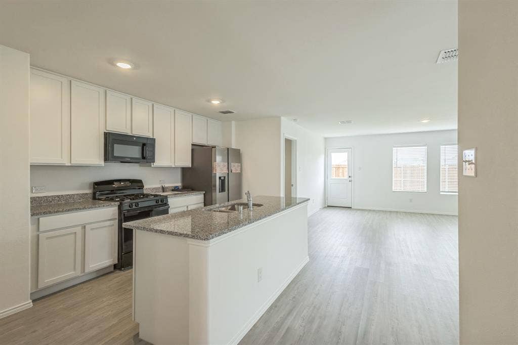 7904 Thornton Drive, McKinney, TX 75071 7904 Thornton Drive, McKinney, TX 75071