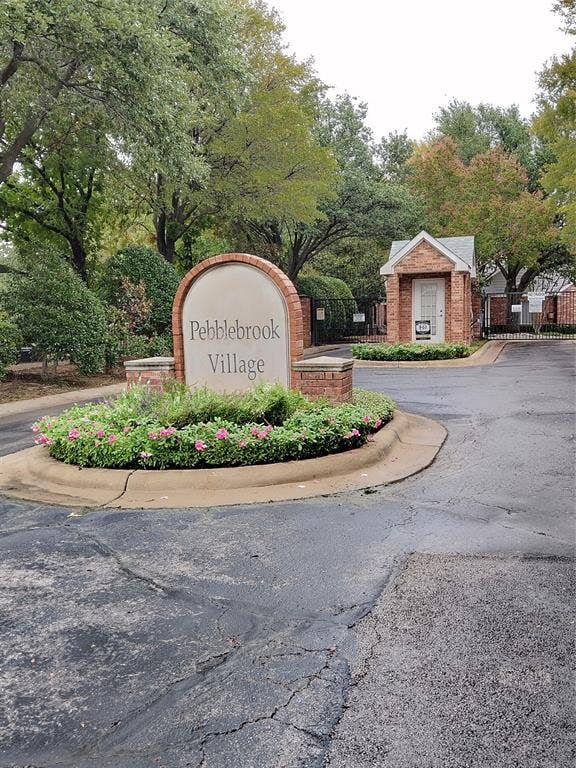 Property photo for 918 Bridges Drive, Arlington, TX
