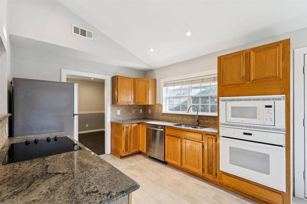 3324 Claymore Drive, Plano, TX 75075 3324 Claymore Drive, Plano, TX 75075