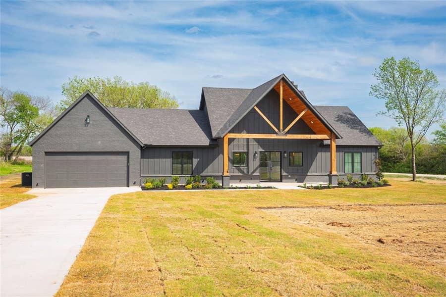Property photo for 4863 County Road 1098, Celeste, TX
