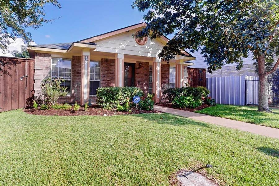 Property photo for 2336 Summit Lane, Dallas, TX