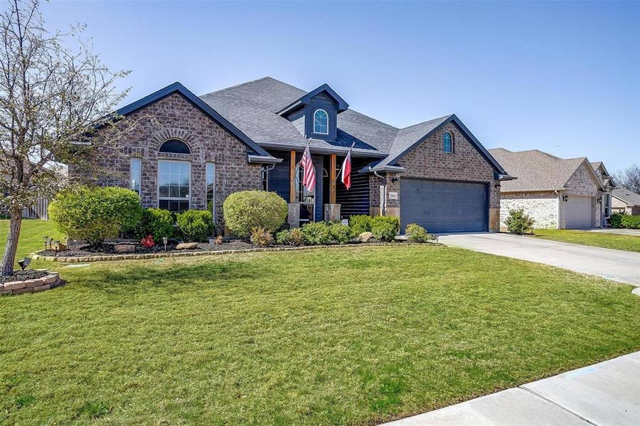 Property photo for 2004 Hill Crest Court, Weatherford, TX