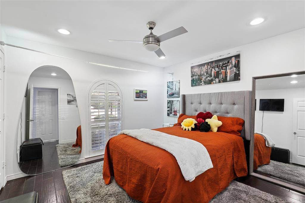 5716 Plumtree Drive, Dallas, TX 75252 Jack and Jill ensuite. Recessed lighting, ceiling fan, dark wood-finish flooring, arched doorway, and plantation shutters