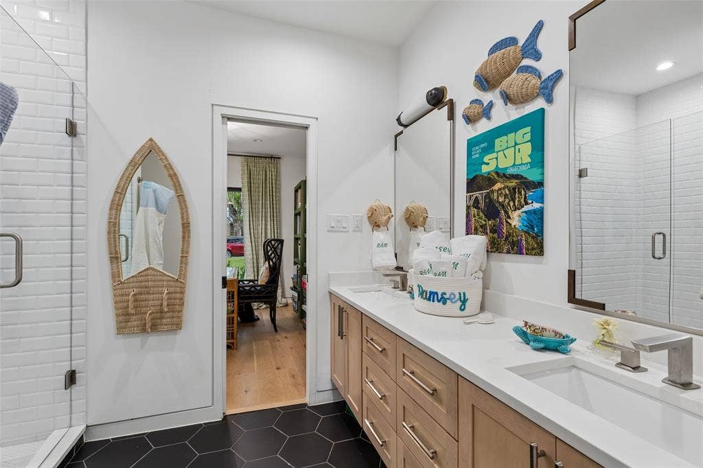 6242 Prospect Avenue, Dallas, TX 75214 6242 Prospect Avenue, Dallas, TX 75214