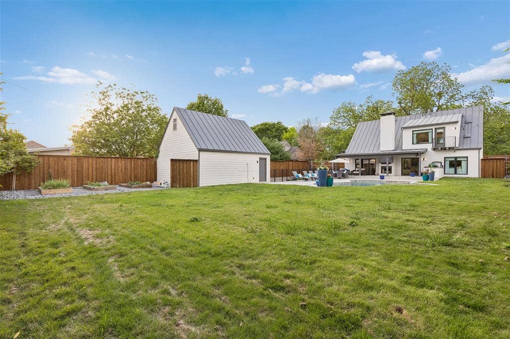 6242 Prospect Avenue, Dallas, TX 75214 Large lot for the area and neighborhood