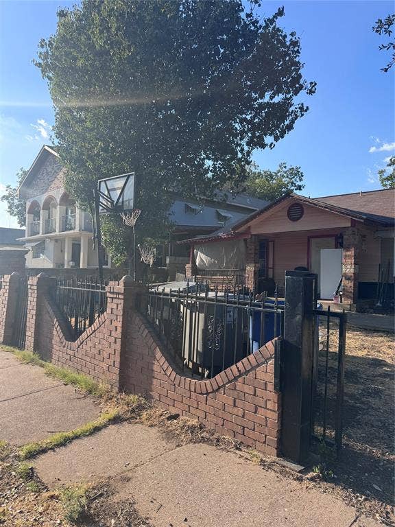 1531 Fairview Avenue, Dallas, TX 75223 1531 Fairview Avenue, Dallas, TX 75223