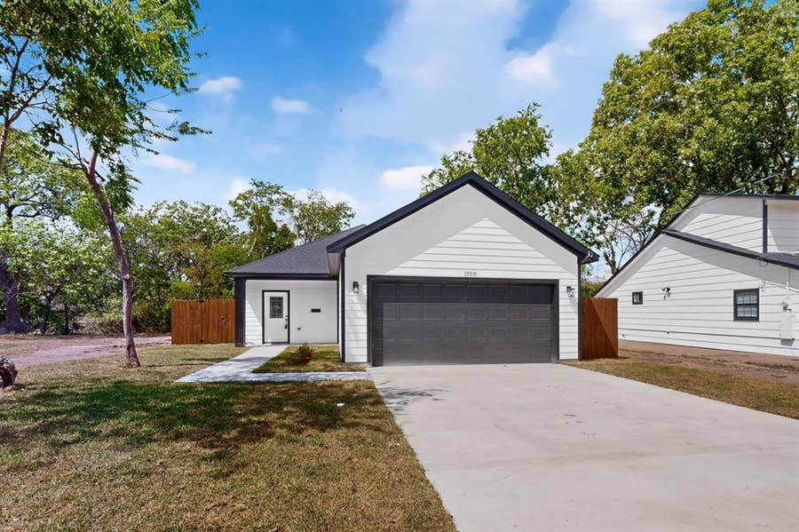Property photo for 1308 E Collin Street, Corsicana, TX