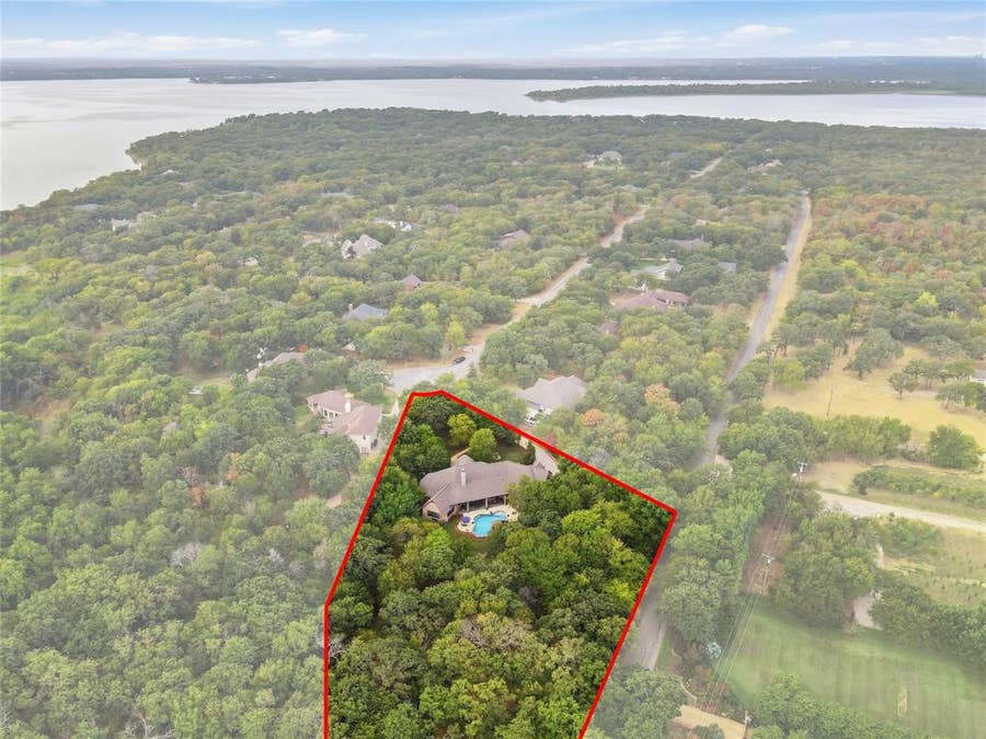 Property photo for 2050 E Oak Shores Drive, Cross Roads, TX