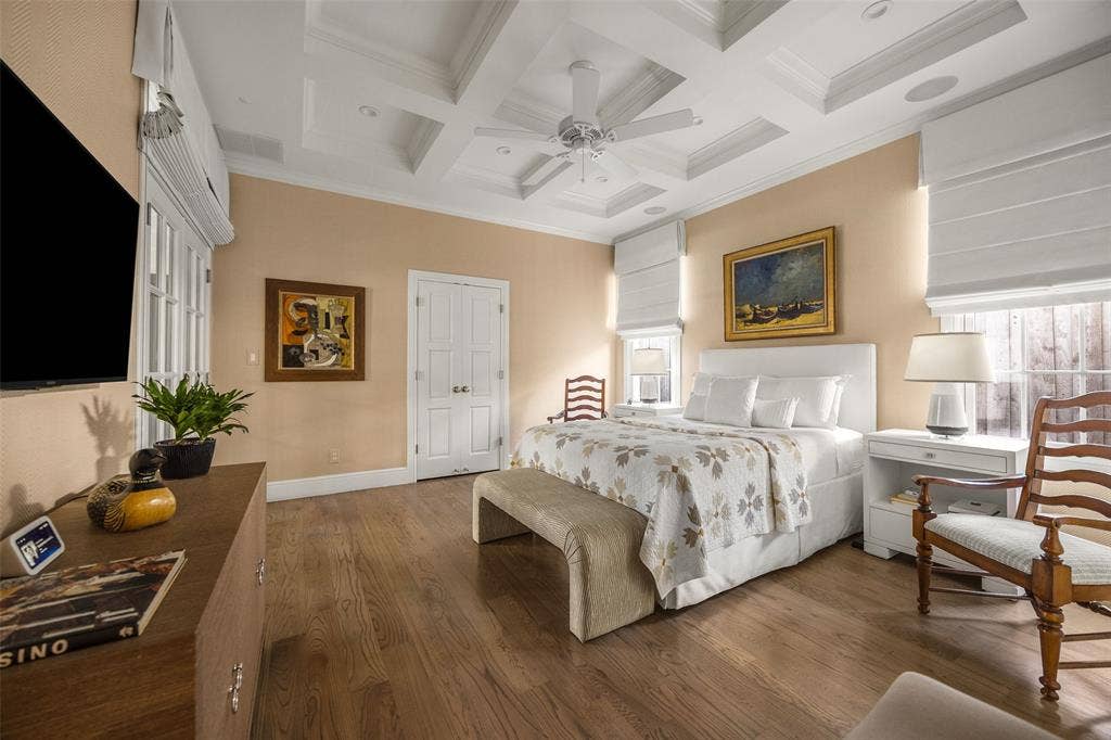 5718 W Hanover Avenue, Dallas, TX 75209 Downstairs Primary Suite