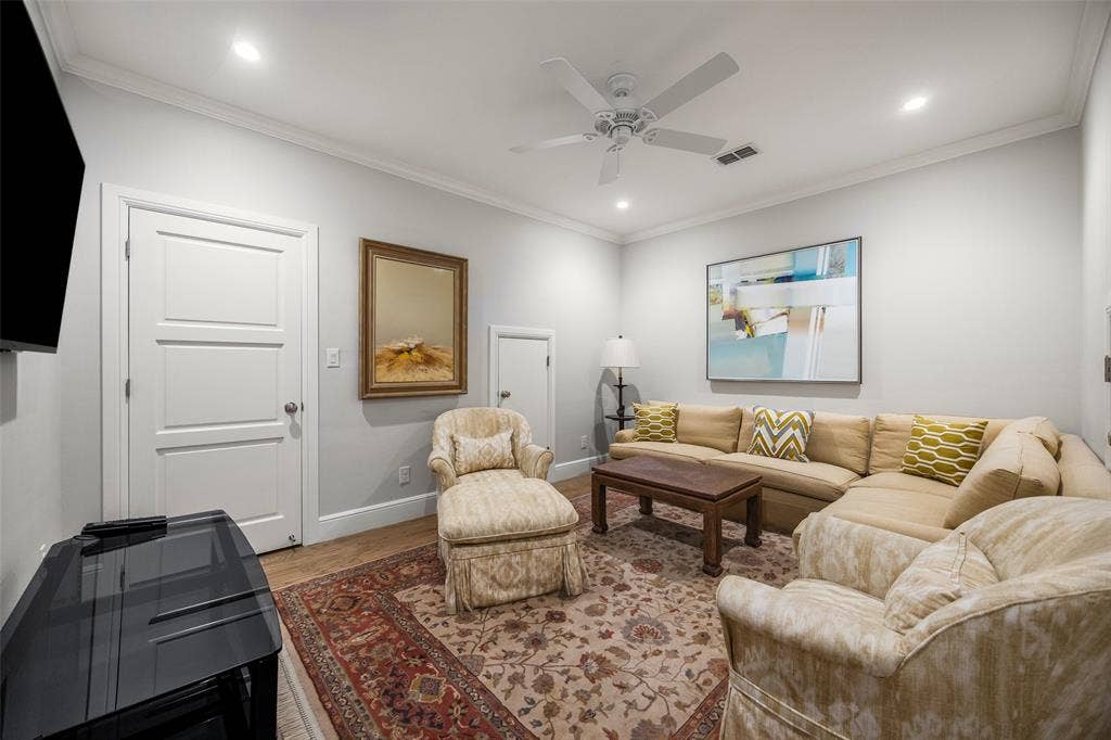 5718 W Hanover Avenue, Dallas, TX 75209 5718 W Hanover Avenue, Dallas, TX 75209