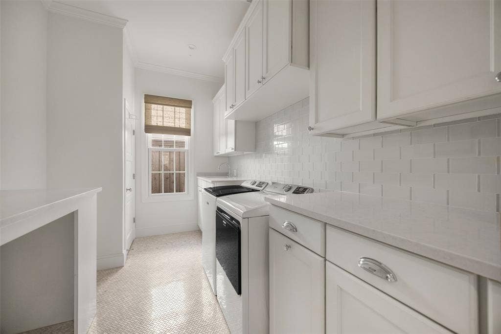 5718 W Hanover Avenue, Dallas, TX 75209 Downstairs laundry