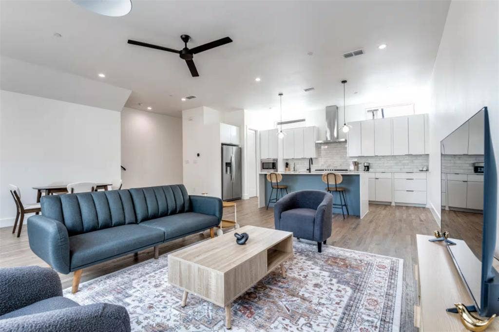 2915 Lucas Drive, #102, Dallas, TX 75219 2915 Lucas Drive, #102, Dallas, TX 75219