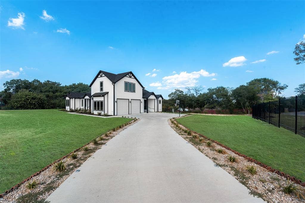 911 Oldgate Road, Lakeside, TX 76108 911 Oldgate Road, Lakeside, TX 76108