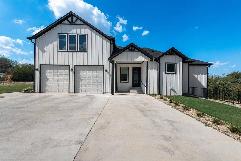 911 Oldgate Road, Lakeside, TX 76108 911 Oldgate Road, Lakeside, TX 76108