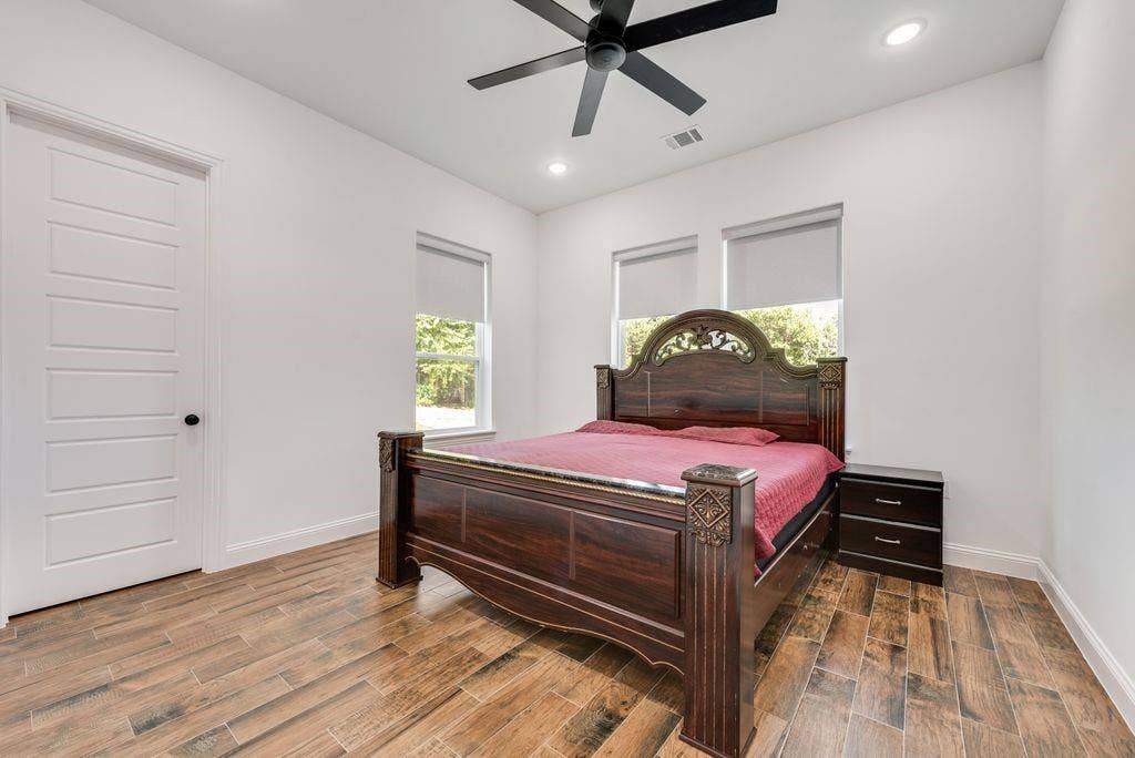 911 Oldgate Road, Lakeside, TX 76108 911 Oldgate Road, Lakeside, TX 76108