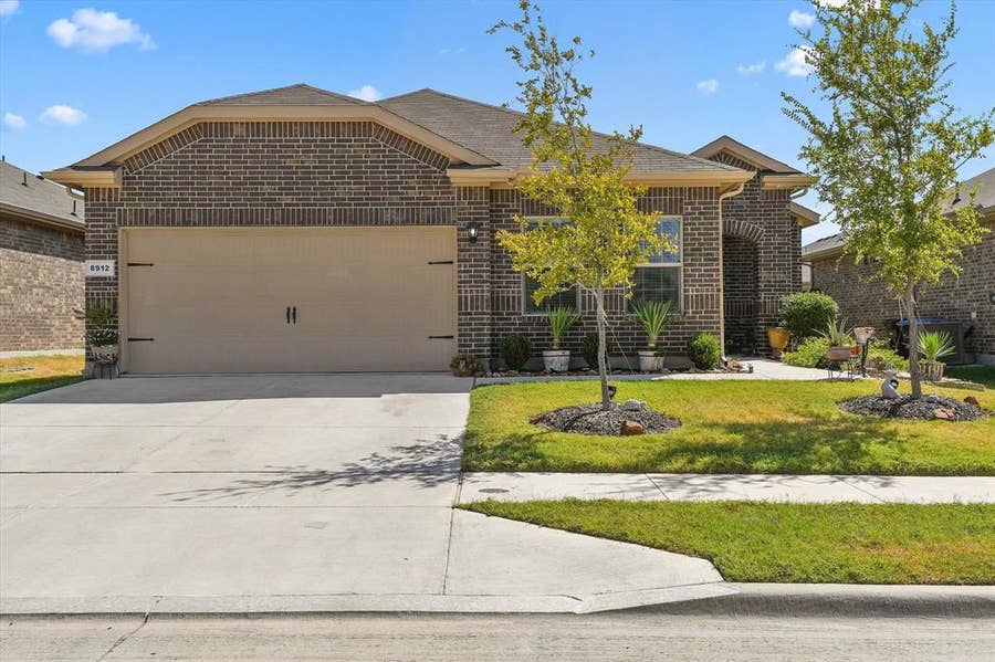 Property photo for 8912 Boulder Oak Boulevard, Fort Worth, TX